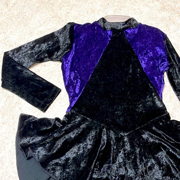 DANSKIN GIRLS CRUSHED BLACK/PURPLE VELVET SKATING/DANCING TURTLENECK BODYSUIT - Picture 2 of 8